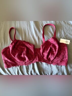 Old Navy Floral Lace Underwire Bra in Raspberry